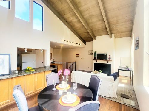 2352 Hilgard Ave, Berkeley CA  94709-1312 exterior