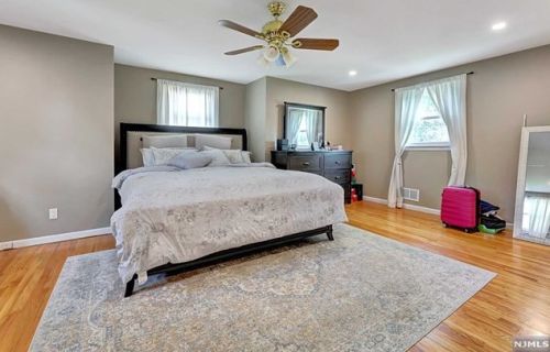 46 Delaware Ave, Dumont NJ  07628-2408 exterior