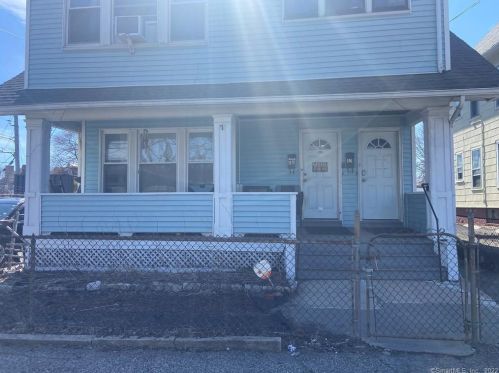 82 Beardsley St, Bridgeport CT  06607-1611 exterior