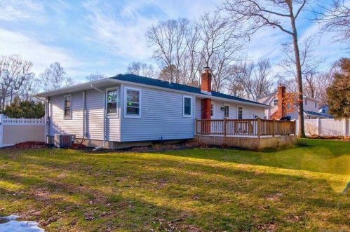 95 Parkside Ave, Miller Place NY  11764-3121 exterior