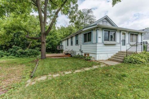 5504 Scenery Rd, Waterford, WI 53185-2927