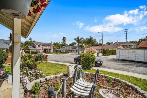21119 Rosedell Dr, Santa Clarita, CA 91350-1946