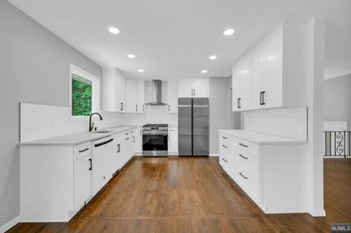 7 Echo Hill Rd, Montvale, NJ 07645-2407