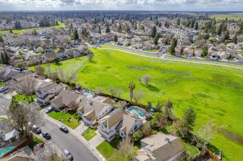 8856 Hiddenspring Way, Elk Grove CA  95758-6153 exterior