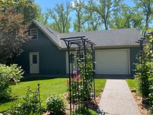 4879 Edgewater Beach Rd, Green Bay, WI 54311-9799