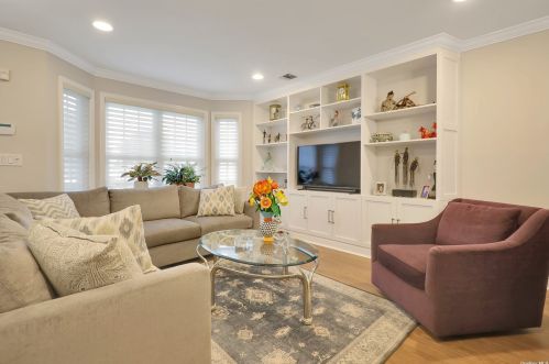 1025 Madeira Blvd, Huntington Station, NY 11747-5283