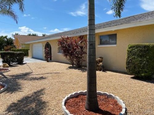 529 27th St, Cape Coral, FL 33904-2828