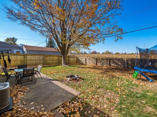 312 Madison Dr, West Jefferson OH  43162-1302 exterior