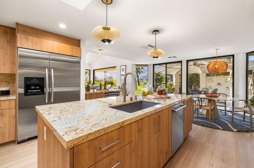 7 Mayfair Dr, Rancho Mirage CA  92270-2586 exterior