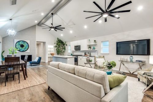 315 Oakcrest Dr, Richardson TX  75080-2520 exterior