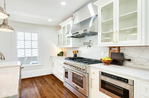 1804 37 St, Galveston TX 77550-6726 exterior