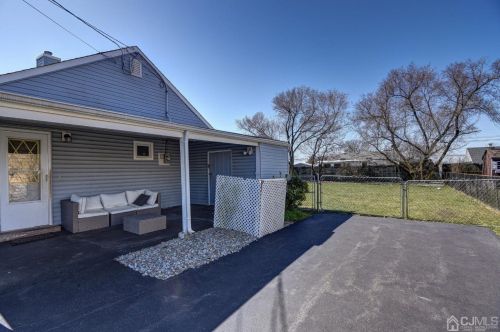 47 Charles Ter, Piscataway NJ  08854-5338 exterior