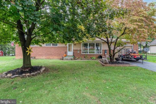 818 Fairfield St, Navy Sup Dpt, PA 17055-4020