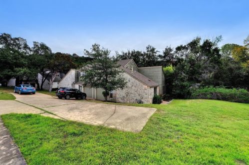6505 Cat Creek Trl, Austin TX  78731-2613 exterior