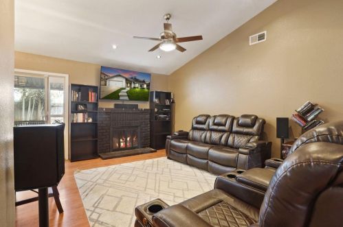 9020 Lismore Dr, Elk Grove CA  95624-2661 exterior