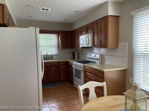 10 Dartmoor Rd, Bricktown NJ  08724-2057 exterior