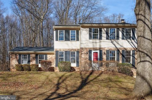 12204 Folkstone Dr, Herndon, VA 20171-1820