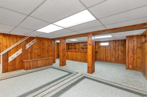 2 Oak Dr, New Hyde Park NY  11040-3315 exterior