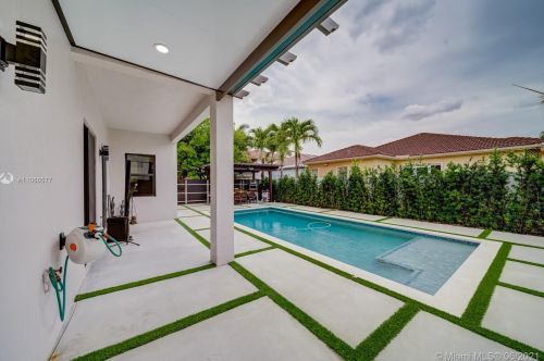 8941 178th St, Hialeah FL  33018-6554 exterior