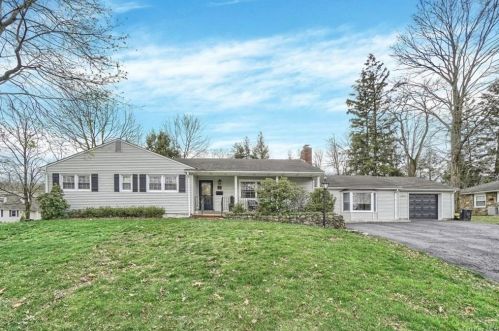36 Meadow Ave, Cornwall Hud, NY 12520-1433