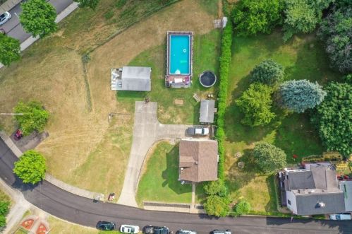 1033 Lapish Rd, Pittsburgh, PA 15212-1554