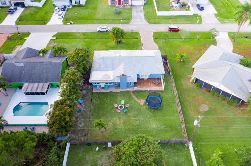 709 Dorchester St, Fort Pierce FL  34983-8762 exterior