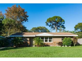 2135 Chrysler Ave, Sarasota, FL 34234-8725