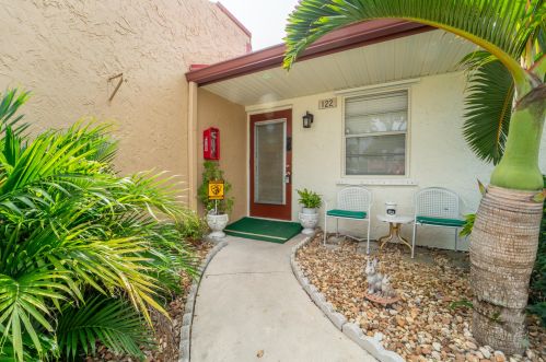 122 Lake Barbara Dr, West Palm Beach, FL 33411-2439