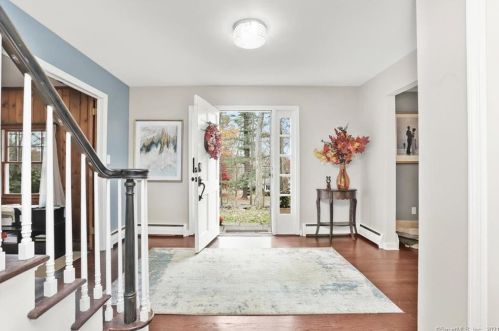 186 Sawmill Rd, Stamford, CT 06903-3104