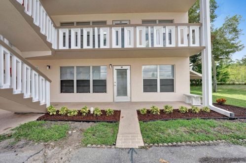 101 Greenbrier B, West Palm Beach, FL 33417-2327
