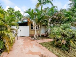 3261 87th Ct, Miami, FL 33165-4210