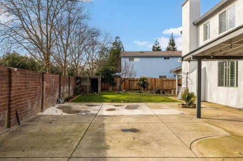 8982 Springhurst Dr, Elk Grove CA  95624-3220 exterior