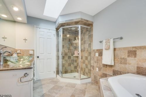 3 Country Club Dr, Annandale NJ  08801-1637 exterior