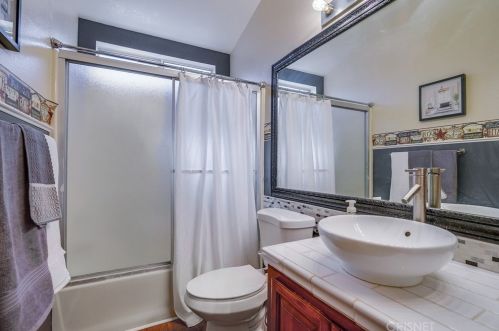 28101 Vista View Dr, Santa Clarita CA  91351-5710 exterior