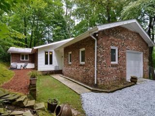 54 Bear Rock Loop Rd, Hendersonville, NC 28739-7842