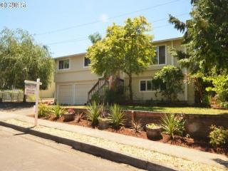 1981 Paloma Dr, Damascus, OR 97080