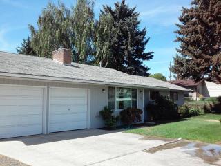 504 Southern Ave, Selah, WA 98942-1650