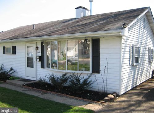 220 Chelsea Rd, Fairless Hills, PA 19030-2209