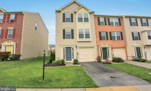 726 Blossom Dr, Hanover PA  17331-2078 exterior