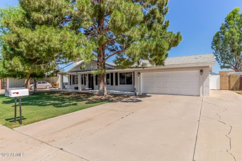 3228 Emerald Cir, Mesa, AZ 85204-4833