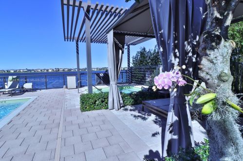 15832 91st Ct, Hialeah FL  33018-1951 exterior