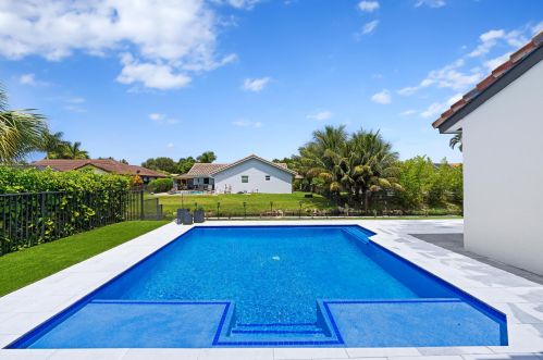 6973 3rd Ave, Boca Raton, FL 33487-2360