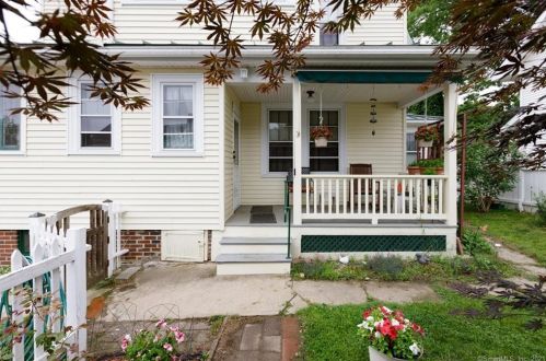 157 Clinton St, Waterbury, CT 06710-1221