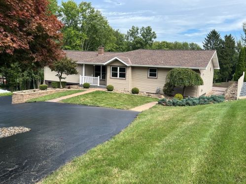 266 Oakville Rd, Beaver Falls, PA 15010-1210
