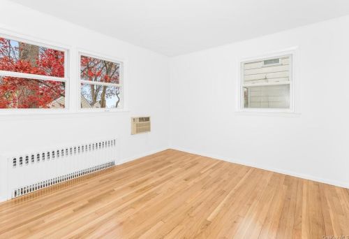 40 Glen Ave, Rye Brook NY  10573-2636 exterior