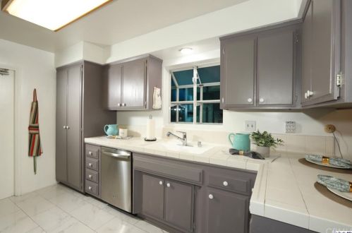1630 Virden Dr, Glendale CA  91208-2722 exterior