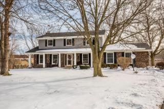 21325 Hollycrest Ct, Brookfield, WI 53045-3218