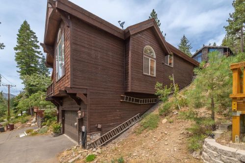 14520 Reed Ave, Truckee CA 96161-3610 exterior