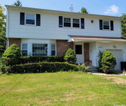 68 Wellington Ave, Deer Park, NY 11729-1225