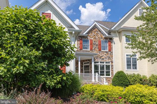 5854 Hickory Hollow Ln, Gardenville, PA